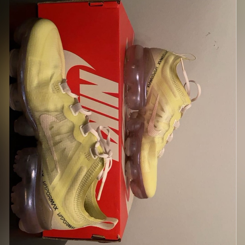 Nike Womens VaporMAX